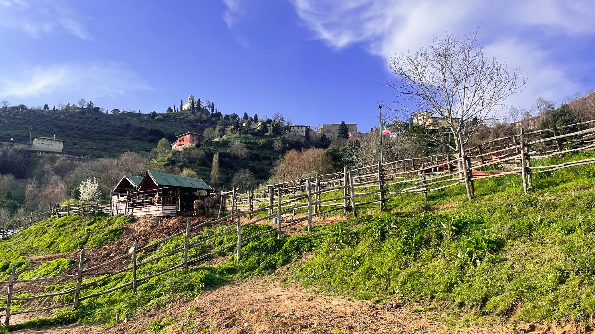 Il cortile della cascina